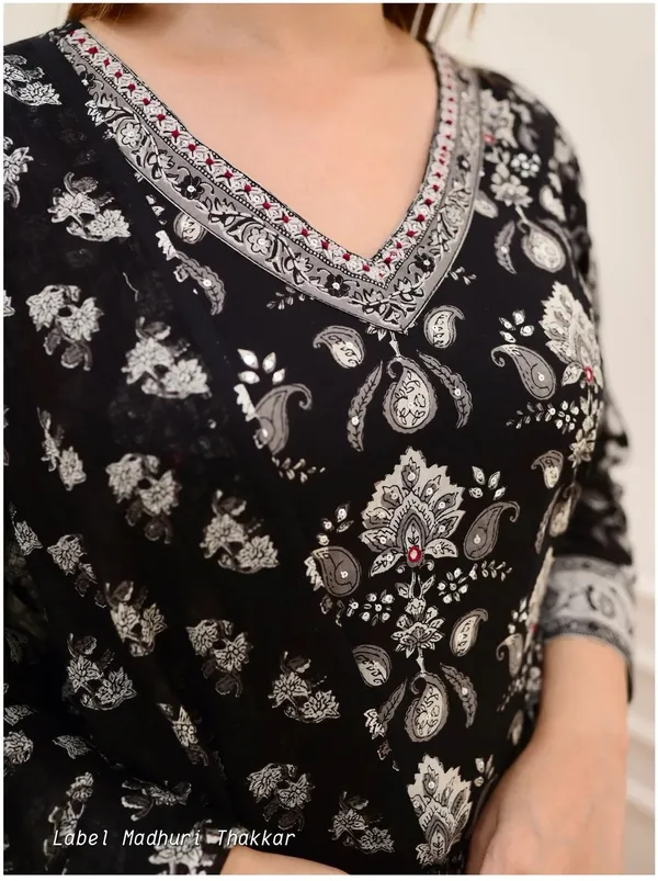 Black_Cotton_Rayon_Printed_Ethnic_Set_For_Women