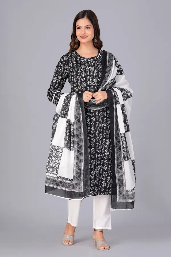 Black_Cotton_Rayon_Printed_Ethnic_Set_For_Women