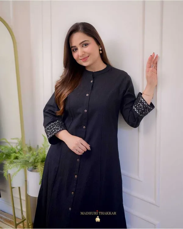 Black_Viscose_Rayon_Self_Design_Ethnic_Set_For_Women