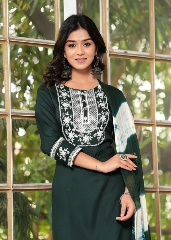 Black_Viscose_Rayon_Embroidered_Ethnic_Set_For_Women