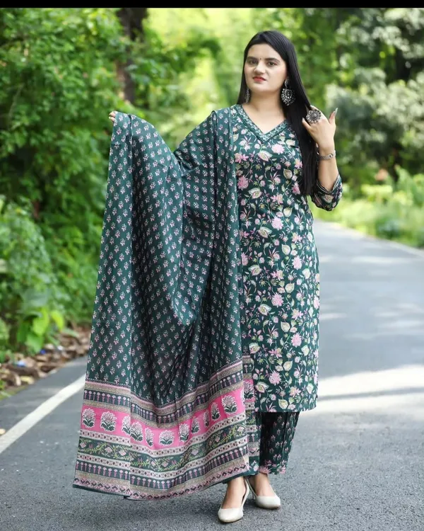 Green_Cotton_Rayon_Printed_Ethnic_Set_For_Women