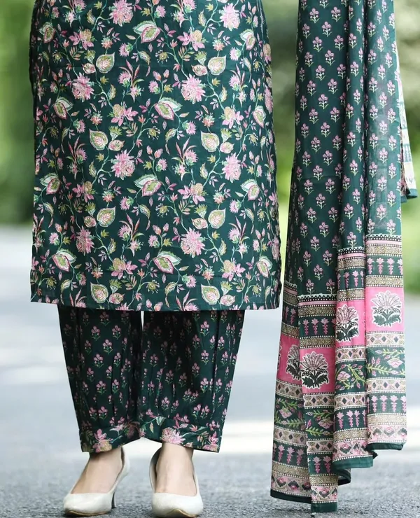Green_Cotton_Rayon_Printed_Ethnic_Set_For_Women