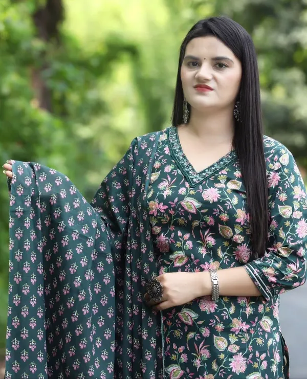Green_Cotton_Rayon_Printed_Ethnic_Set_For_Women