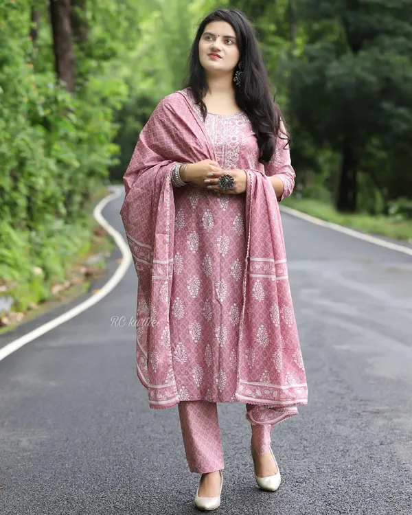 Pink_Cotton_Rayon_Printed_Ethnic_Set_For_Women