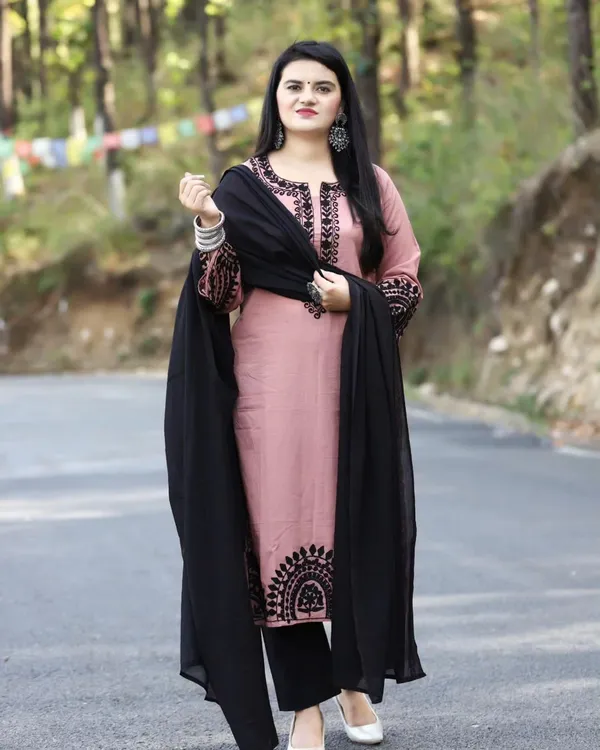 Pink_Cotton_Rayon_Embroidered_Ethnic_Set_For_Women