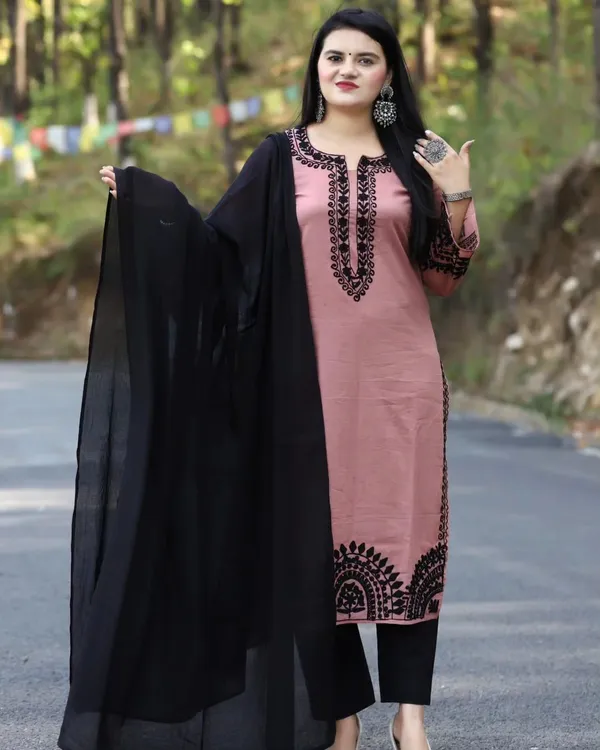 Pink_Cotton_Rayon_Embroidered_Ethnic_Set_For_Women