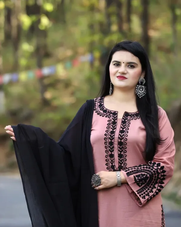 Pink_Cotton_Rayon_Embroidered_Ethnic_Set_For_Women
