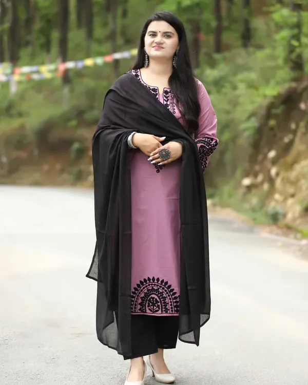Pink_Cotton_Rayon_Embroidered_Ethnic_Set_For_Women