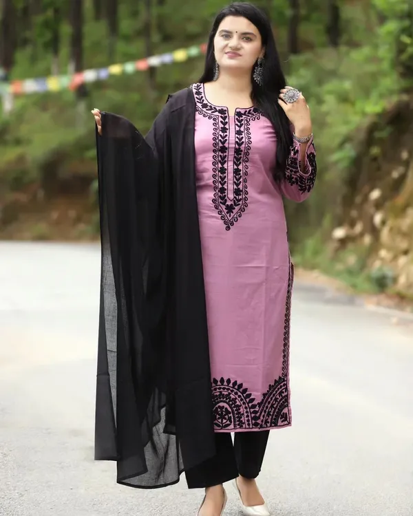 Pink_Cotton_Rayon_Embroidered_Ethnic_Set_For_Women