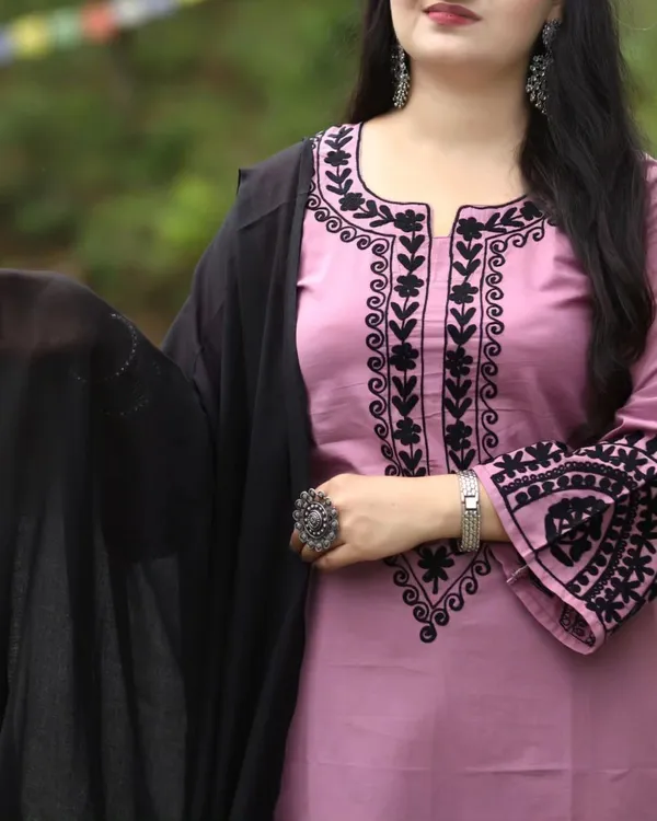 Pink_Cotton_Rayon_Embroidered_Ethnic_Set_For_Women
