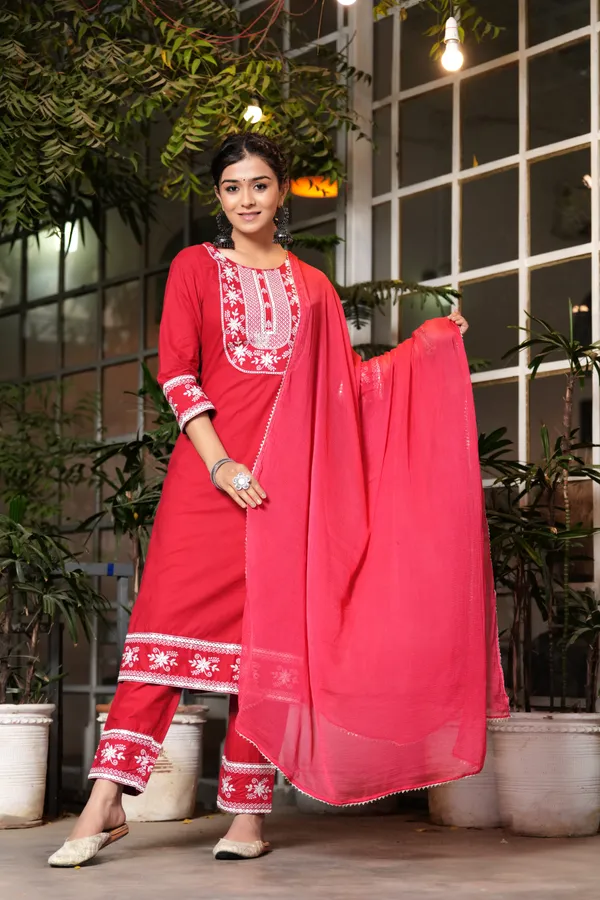 Black_Viscose_Rayon_Embroidered_Ethnic_Set_For_Women