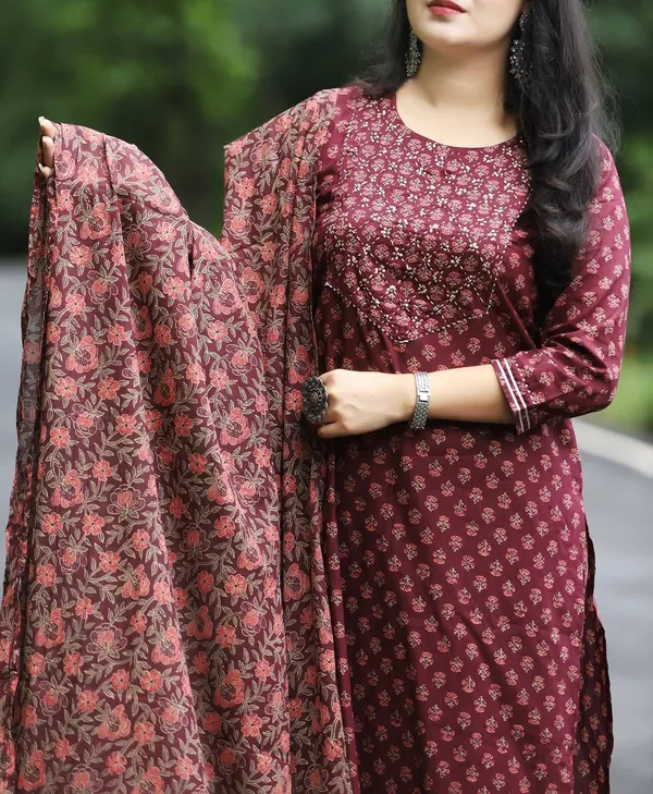 Red_Cotton_Rayon_Printed_Ethnic_Set_For_Women
