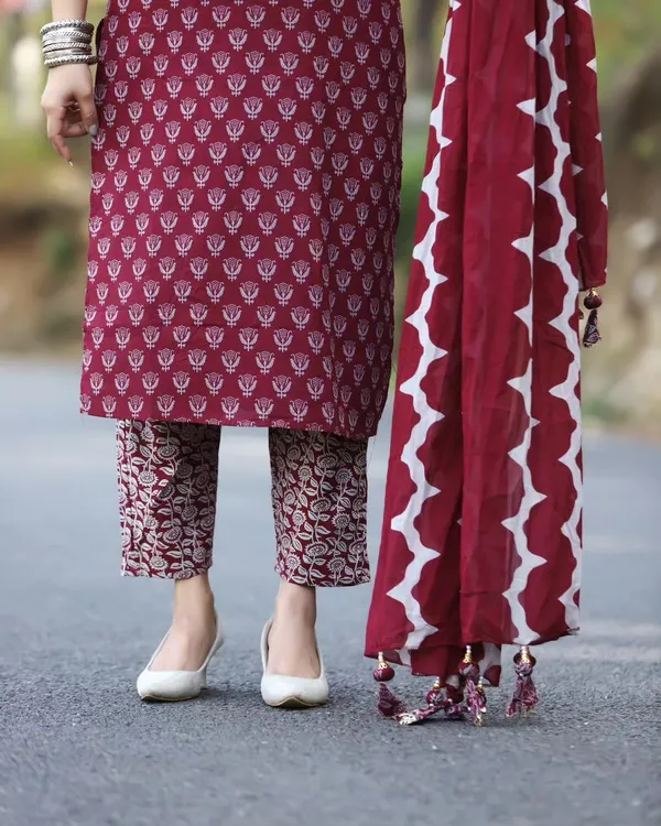 Maroon_Cotton_Rayon_Printed_Ethnic_Set_For_Women