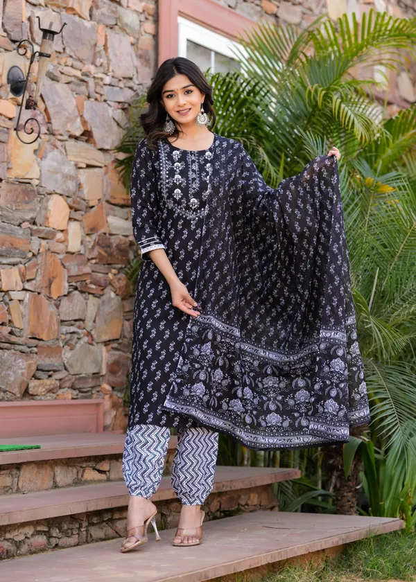 Black_Viscose_Rayon_Embroidered_Ethnic_Set_For_Women