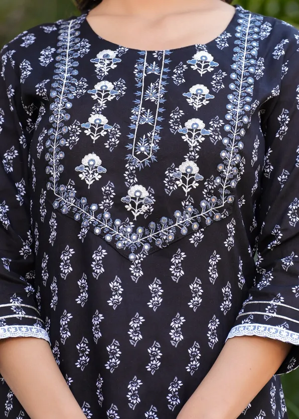 Black_Viscose_Rayon_Embroidered_Ethnic_Set_For_Women
