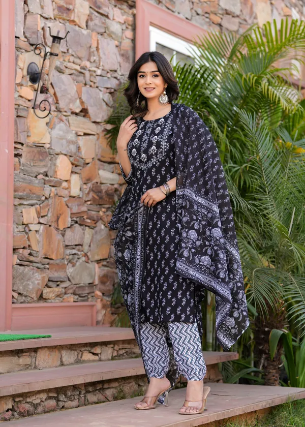 Black_Viscose_Rayon_Embroidered_Ethnic_Set_For_Women
