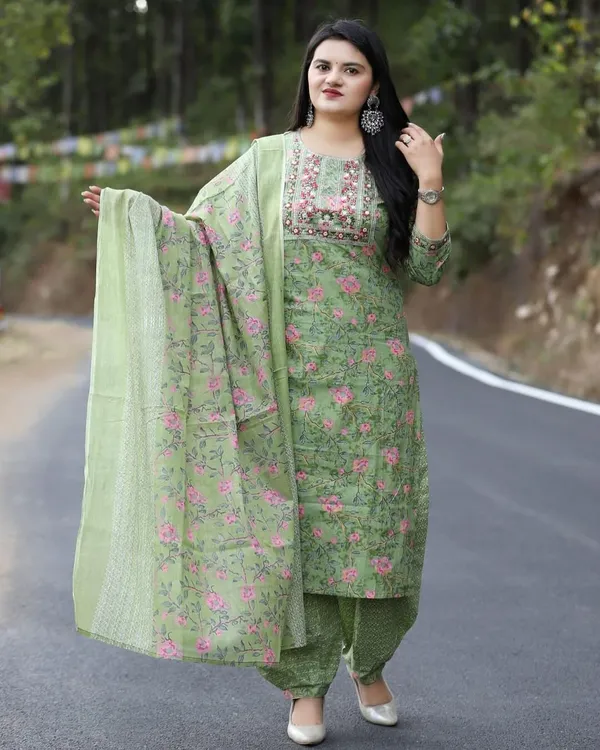 Green_Cotton_Rayon_Printed_Ethnic_Set_For_Women