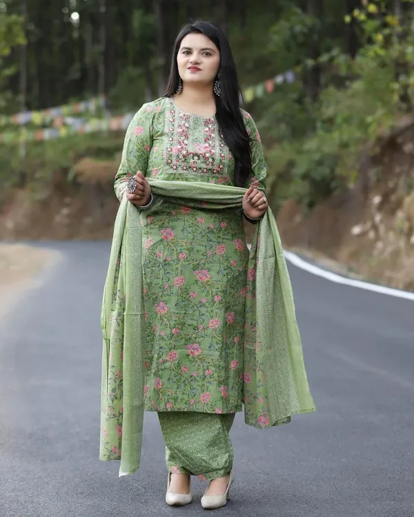 Green_Cotton_Rayon_Printed_Ethnic_Set_For_Women