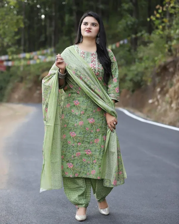 Green_Cotton_Rayon_Printed_Ethnic_Set_For_Women