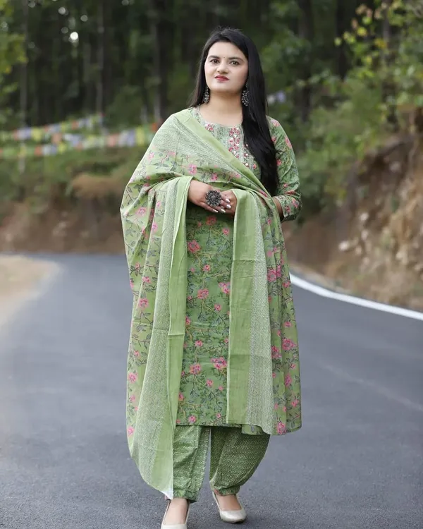 Green_Cotton_Rayon_Printed_Ethnic_Set_For_Women