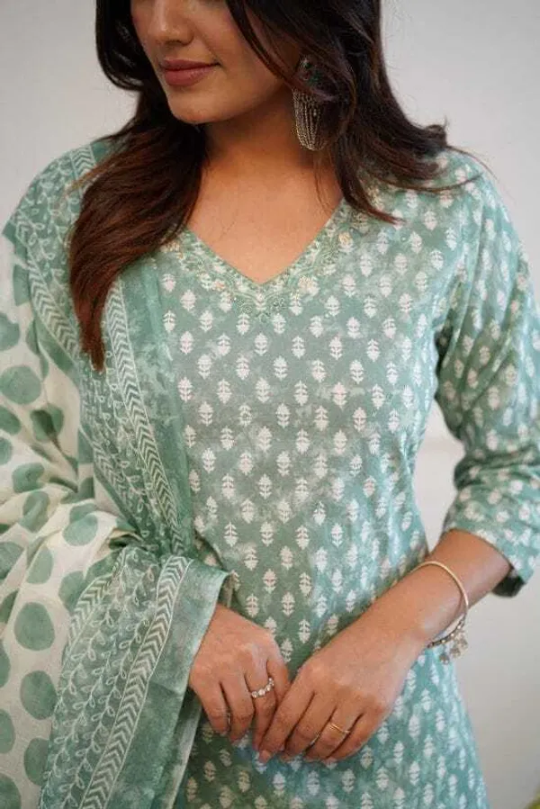 Light_Green_Viscose_Rayon_Printed_Ethnic_Set_For_Women