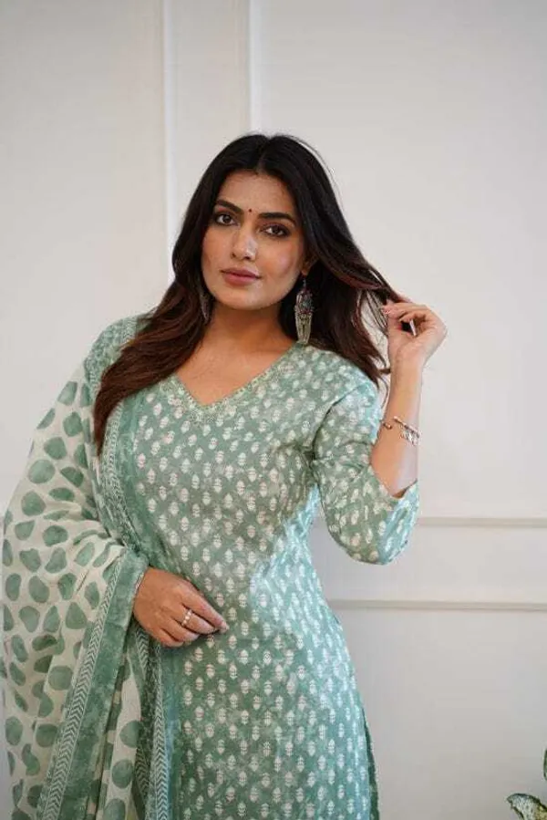 Light_Green_Viscose_Rayon_Printed_Ethnic_Set_For_Women