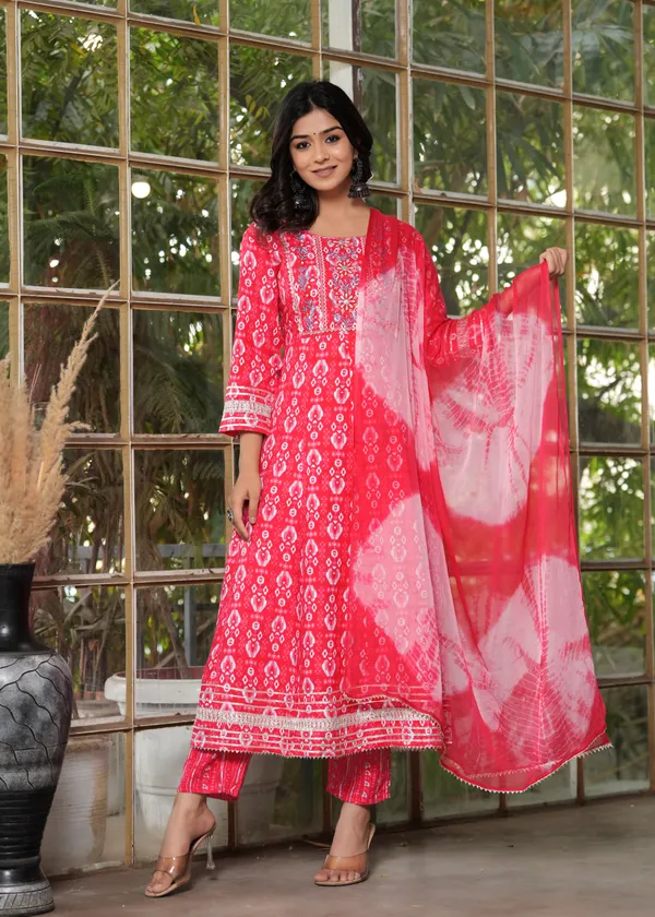 Red_Viscose_Rayon_Embroidered_Ethnic_Set_For_Women