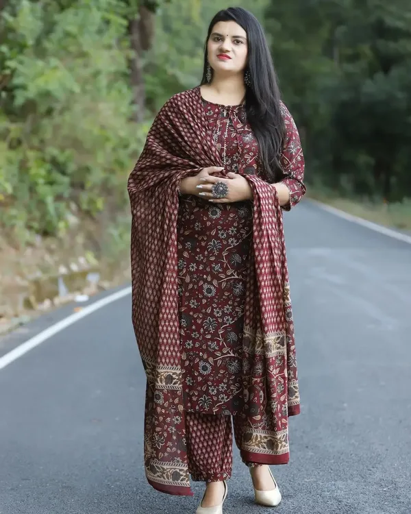 Maroon_Cotton_Rayon_Printed_Ethnic_Set_For_Women