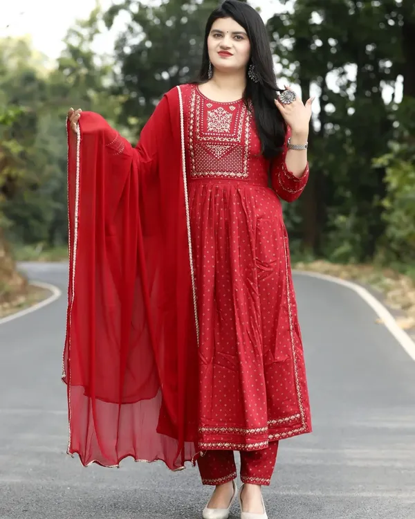 Red_Cotton_Rayon_Printed_Ethnic_Set_For_Women