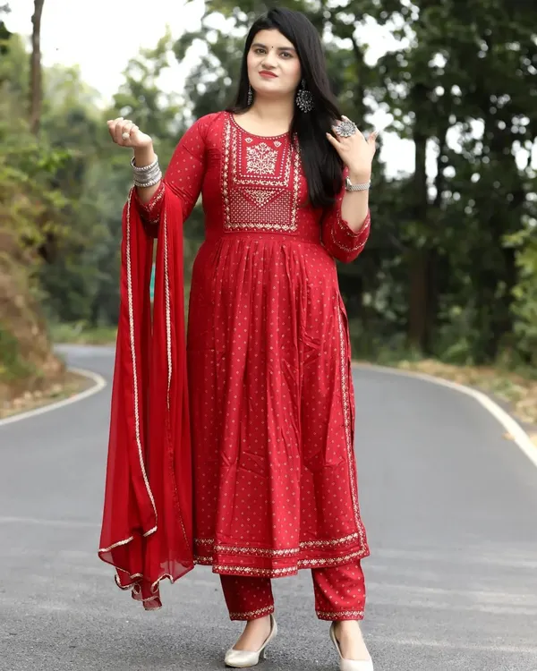 Red_Cotton_Rayon_Printed_Ethnic_Set_For_Women