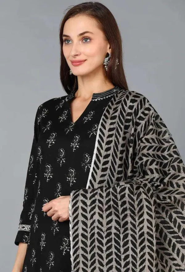 Black_Pure_Cotton_Printed_Ethnic_Set_For_Women