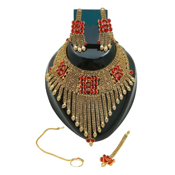 Latest_Traditional_Gold_Plated_Pearl_Beaded_Bridal_Jewellery_Set_(1_Necklace,_1_pair_Earrings,_1_Mangtikka)