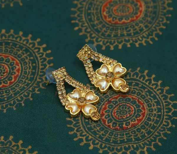 Latest_Traditional_Gold/Silver_Plated_Pearl_Beaded_Necklace_Jewellery_Set_for_Women/Girls