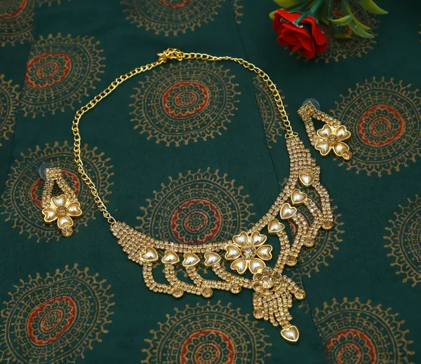 Latest_Traditional_Gold/Silver_Plated_Pearl_Beaded_Necklace_Jewellery_Set_for_Women/Girls