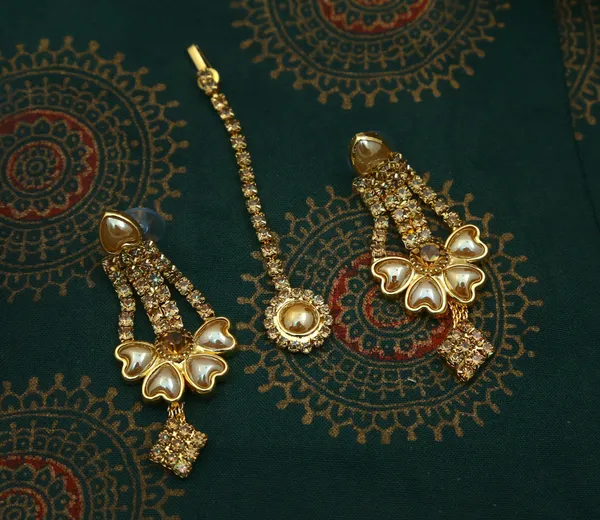 Latest_Traditional_Gold/Silver_Plated_Pearl_Beaded_Necklace_Jewellery_Set_for_Women/Girls