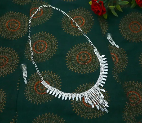 Latest_Traditional_Gold/Silver_Plated_Pearl_Beaded_Necklace_Jewellery_Set_for_Women/Girls