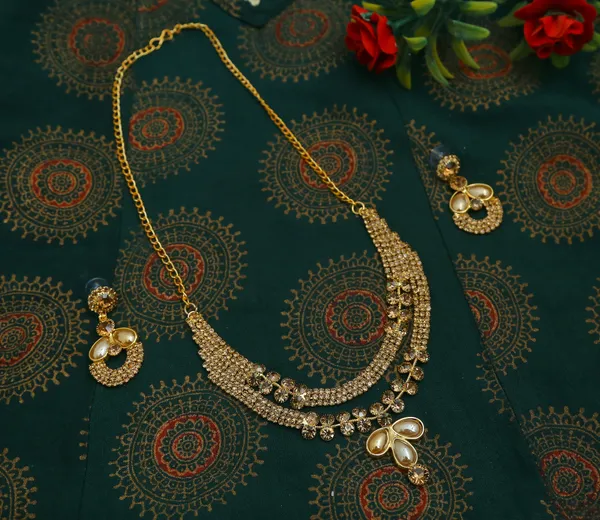 Latest_Traditional_Gold/Silver_Plated_Pearl_Beaded_Necklace_Jewellery_Set_for_Women/Girls