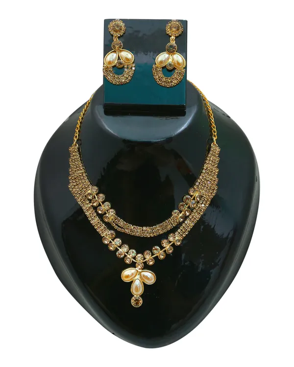 Latest_Traditional_Gold/Silver_Plated_Pearl_Beaded_Necklace_Jewellery_Set_for_Women/Girls