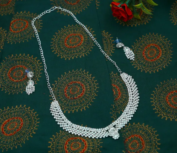 Latest_Traditional_Gold/Silver_Plated_Pearl_Beaded_Necklace_Jewellery_Set_for_Women/Girls