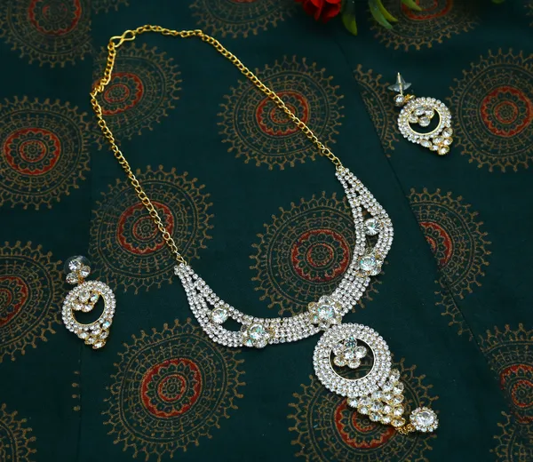 Latest_Traditional_Gold/Silver_Plated_Pearl_Beaded_Necklace_Jewellery_Set_for_Women/Girls