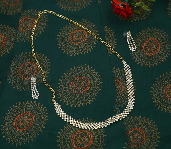 Latest_Traditional_Gold/Silver_Plated_Pearl_Beaded_Necklace_Jewellery_Set_for_Women/Girls