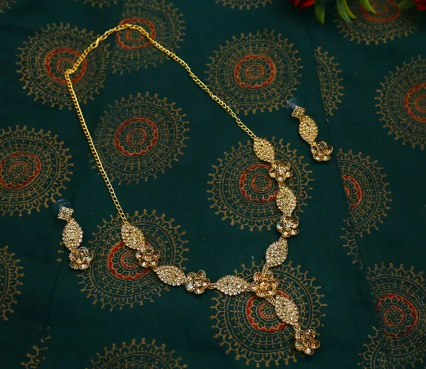 Latest_Traditional_Gold/Silver_Plated_Pearl_Beaded_Necklace_Jewellery_Set_for_Women/Girls
