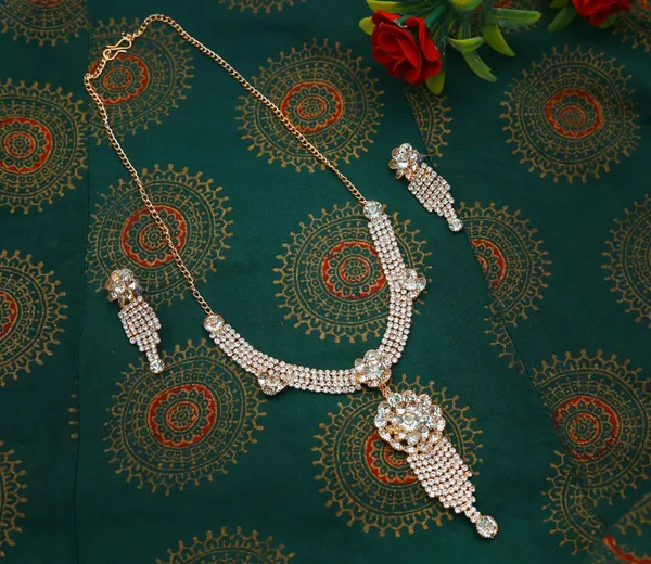 Latest_Traditional_Gold/Silver_Plated_Pearl_Beaded_Necklace_Jewellery_Set_for_Women/Girls