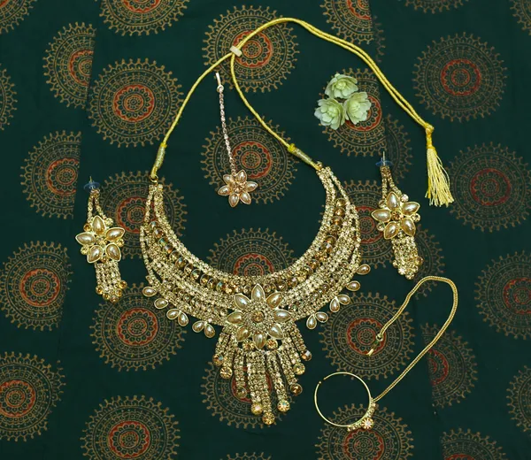 Latest_Traditional_Gold/Silver_Plated_Pearl_Beaded_Necklace_Jewellery_Set_for_Women/Girls