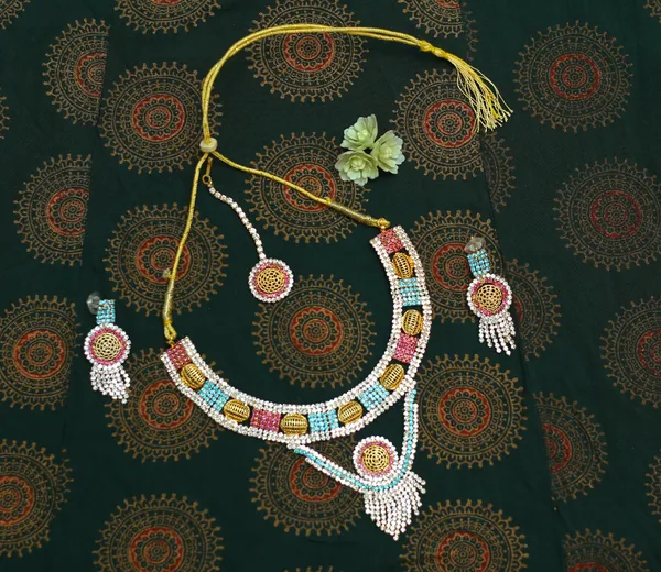 Latest_Traditional_Gold/Silver_Plated_Pearl_Beaded_Necklace_Jewellery_Set_for_Women/Girls