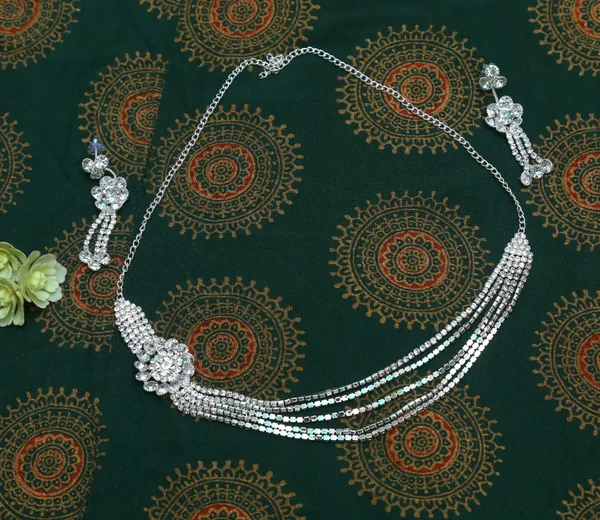 Latest_Traditional_Gold/Silver_Plated_Pearl_Beaded_Necklace_Jewellery_Set_for_Women/Girls
