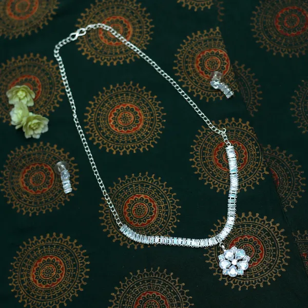 Latest_Traditional_Gold/Silver_Plated_Pearl_Beaded_Necklace_Jewellery_Set_for_Women/Girls