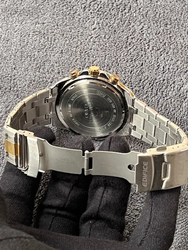 Luxurious_Chronograph_Watch_For_Men