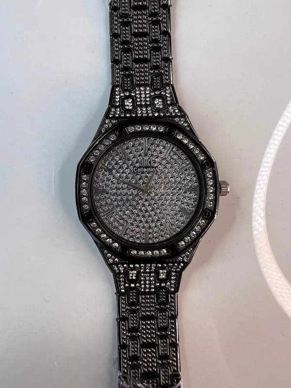 New_Classic_Black_Analog_Watch_For_Men