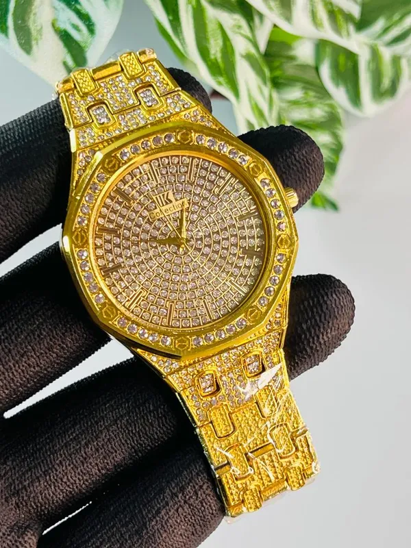 New_Luxurious_Analog_Watch_For_Men